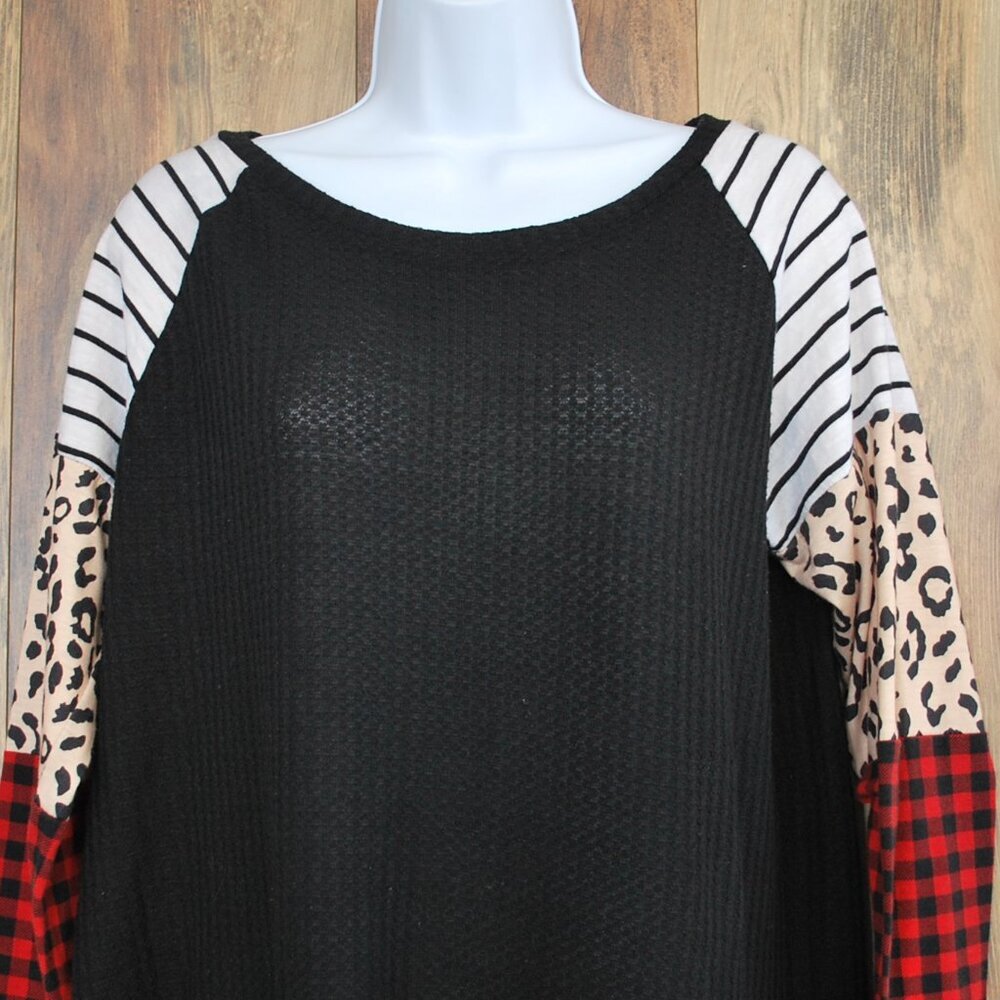 Grace & Emma Waffle Knit Animal Print Black Red Stripe Shirt M